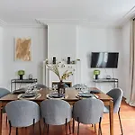 Apartment Louvre By Studio Prestige